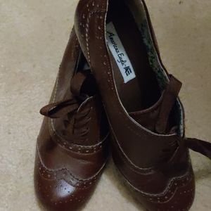 Wingtip Heels